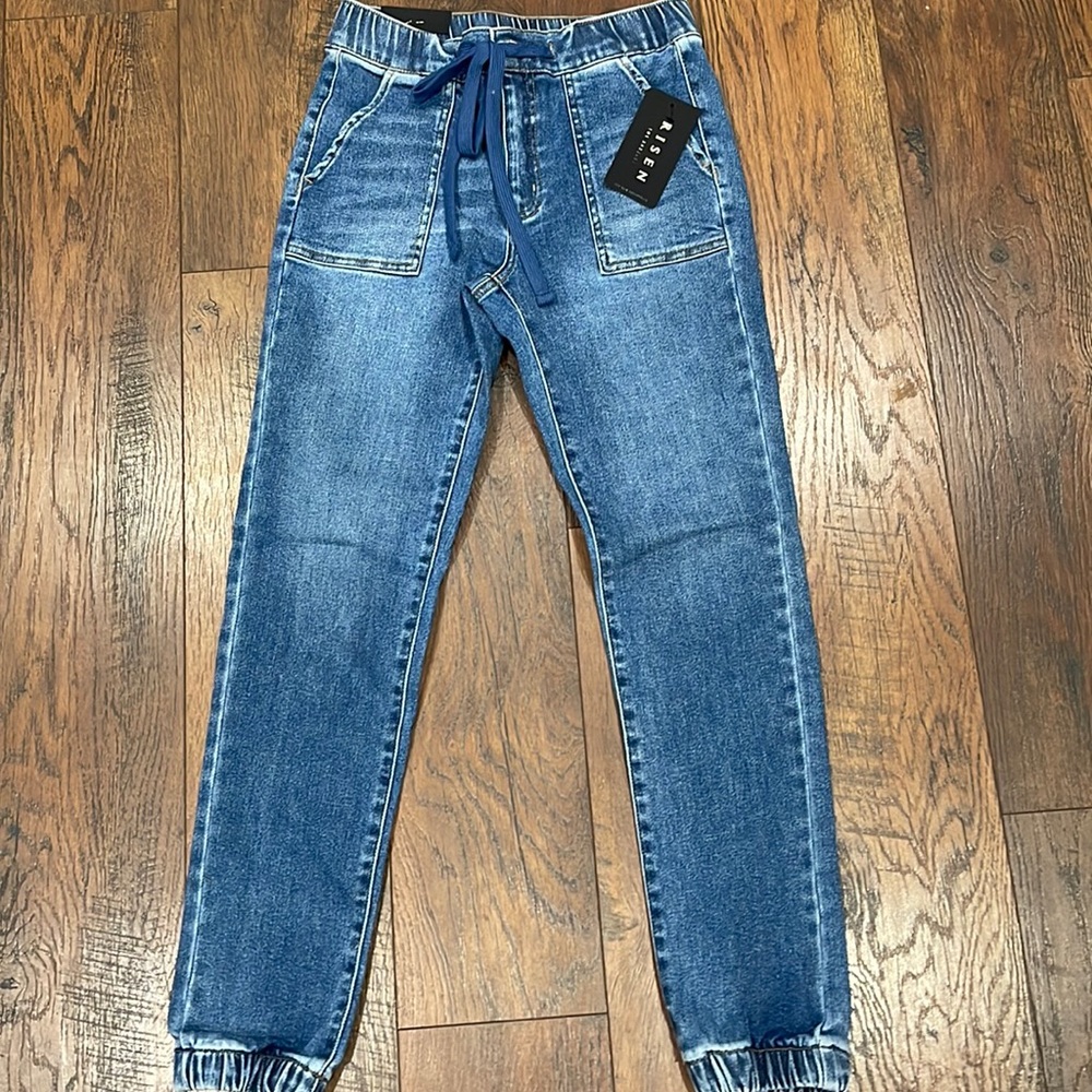 RISEN MID RISE JOGGER SKINNY JEANS
